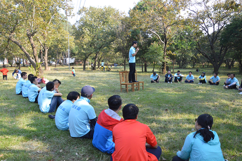 高臺演講(1)_副本.jpg 高臺演講(1)_副本.jpg